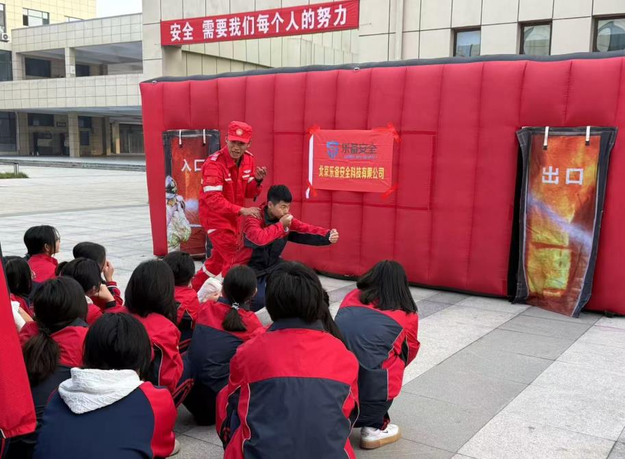 武邑职教中心组织2024年安全技能培训暨共创平安校园体验活动